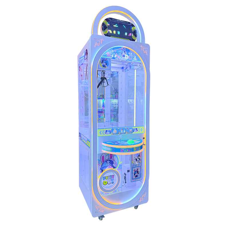 <strong>Transparent claw machine</strong>